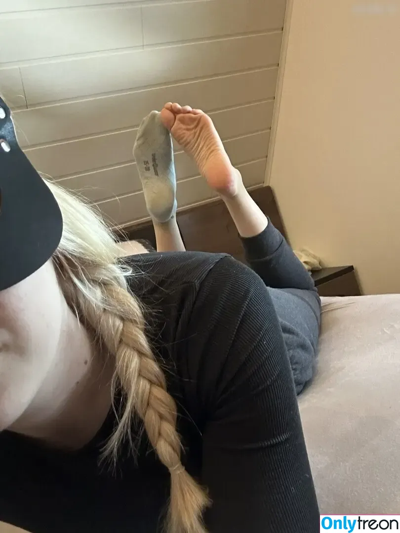 SocksFeet_Mistress_Nina nude photo #0002 (SocksFeet_Mistress_Nina)