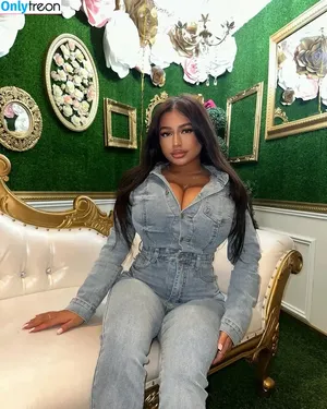 sofia.deroian / sofiaderoian nude photo #0024
