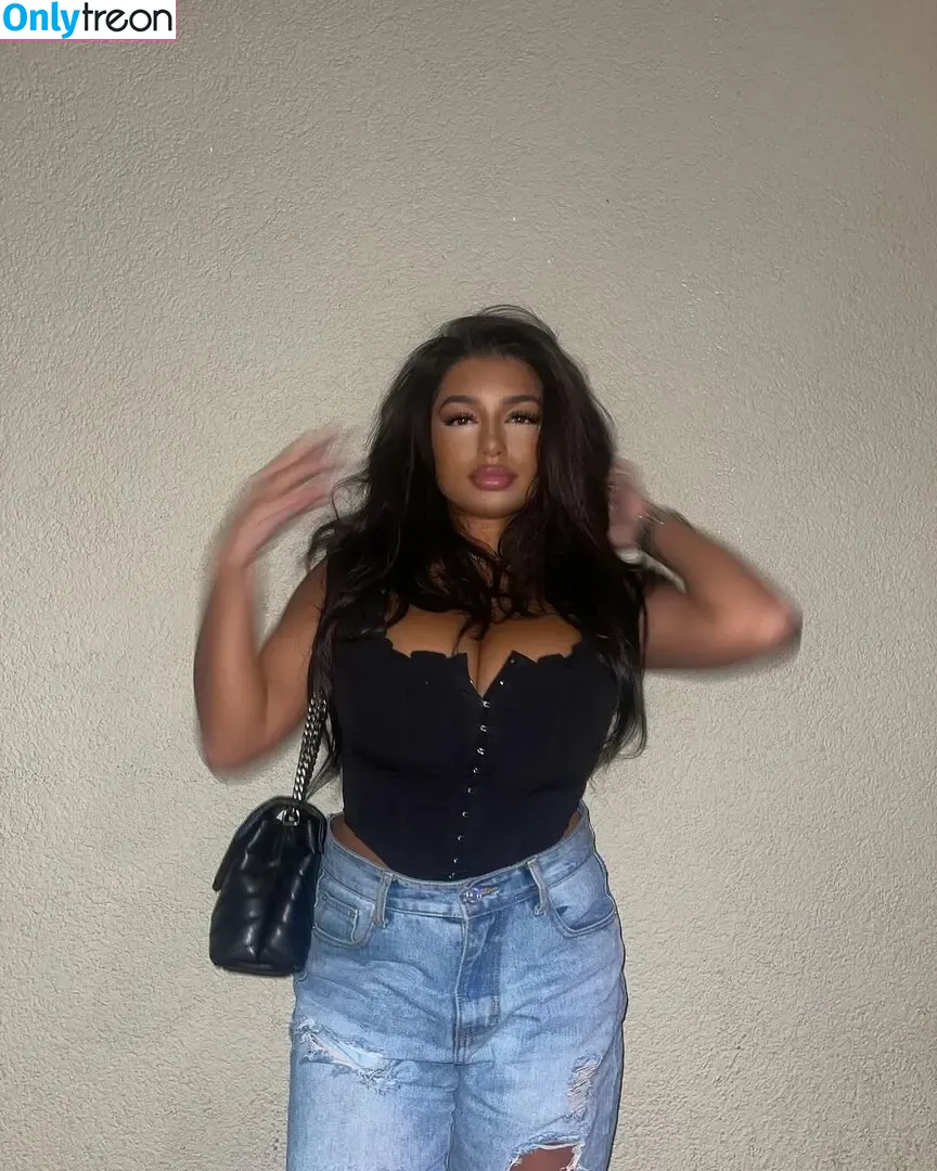 sofia.deroian nude photo #0015 (sofiaderoian)