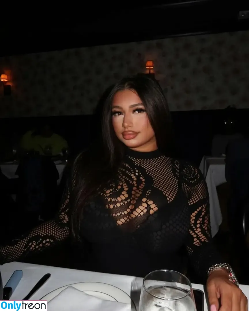 sofia.deroian nude photo #0044 (sofiaderoian)