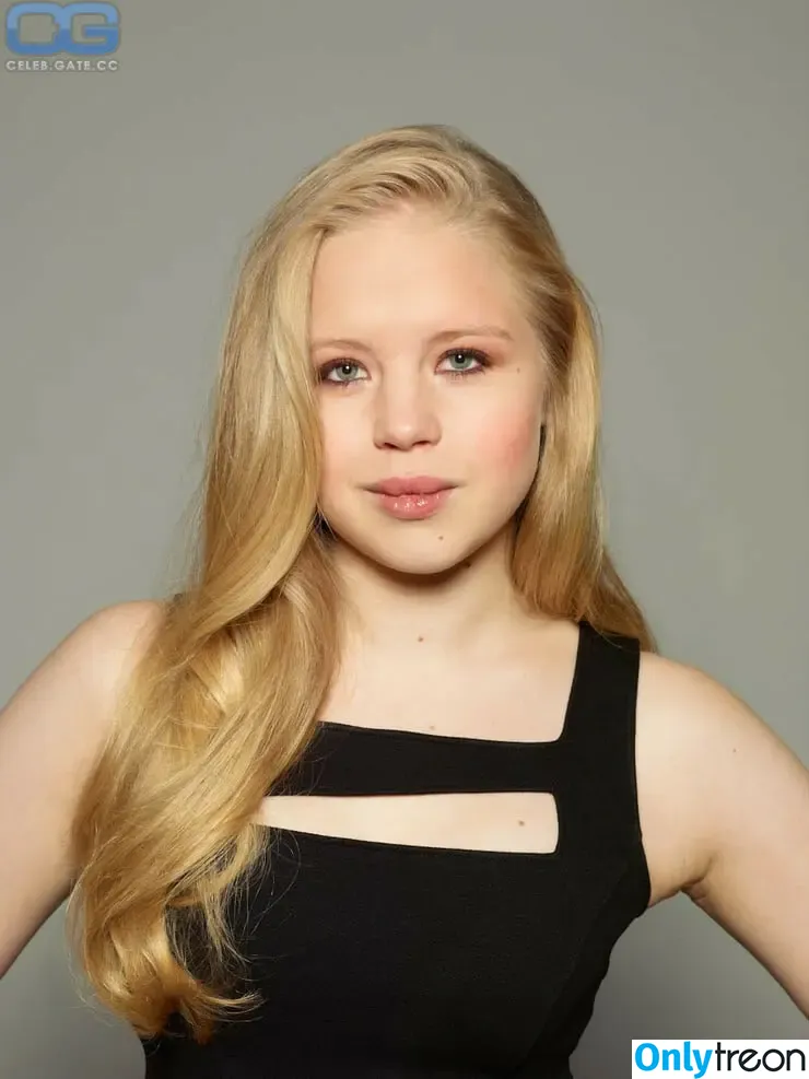 Sofia Vassilieva nude photo #0004 (Sofia Vassilieva)