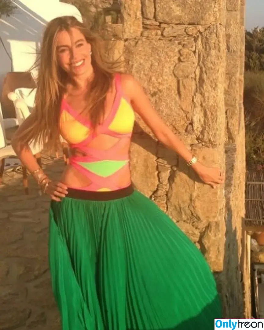 Sofia Vergara nude photo #0330 (sofiavergara / vergarasofia)