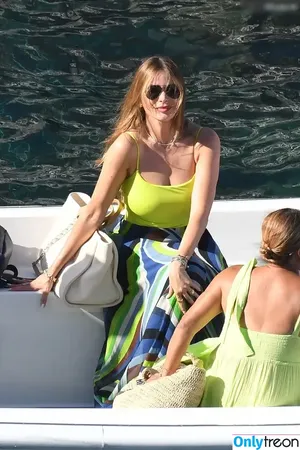 Sofia Vergara / sofiavergara / vergarasofia nude photo #1093