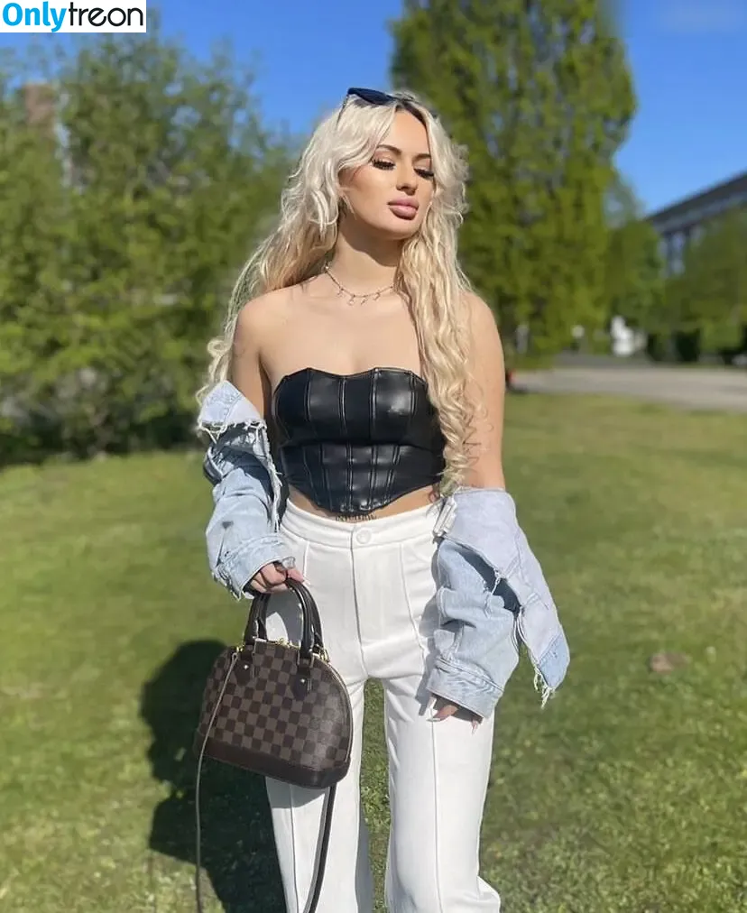sofie.christin nude photo #0001 (sofie.christin)