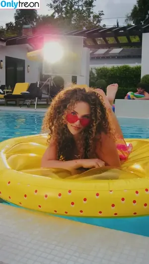 Sofie Dossi / sofiedossi nude photo #0526