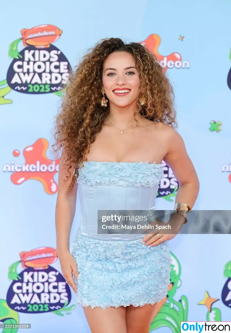 Sofie Dossi nude photo #0488 (sofiedossi)