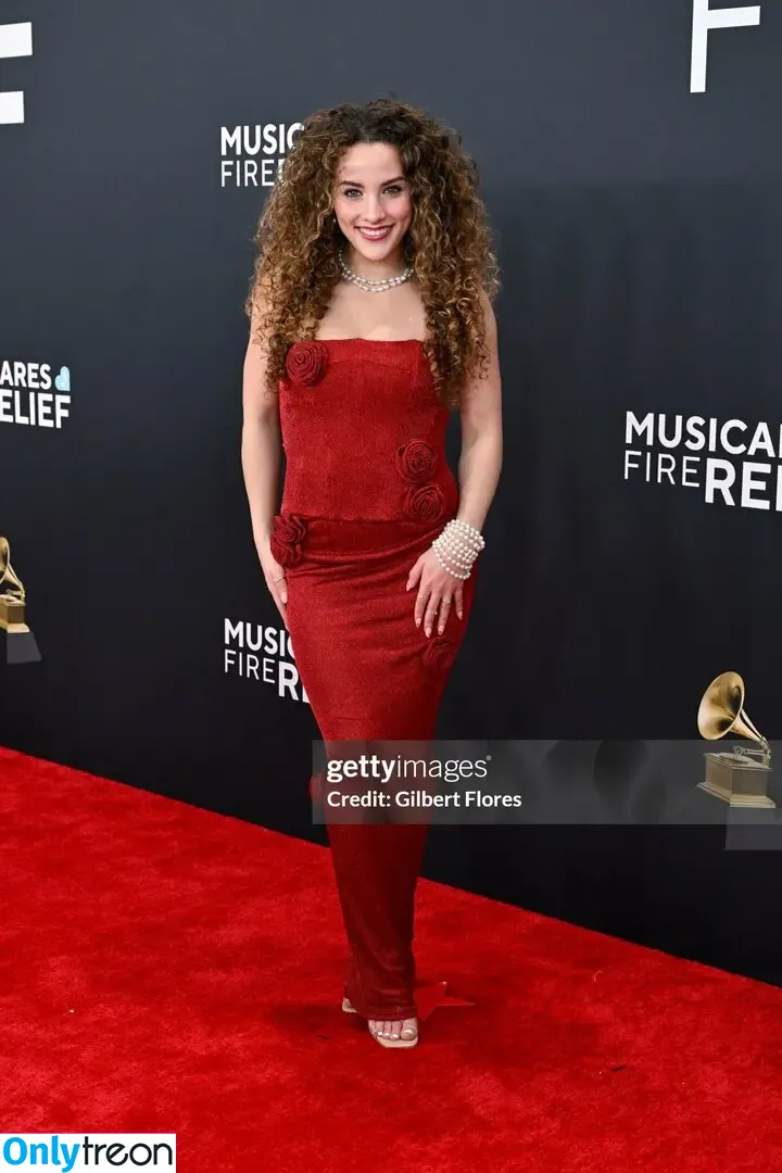 Sofie Dossi nude photo #0501 (sofiedossi)