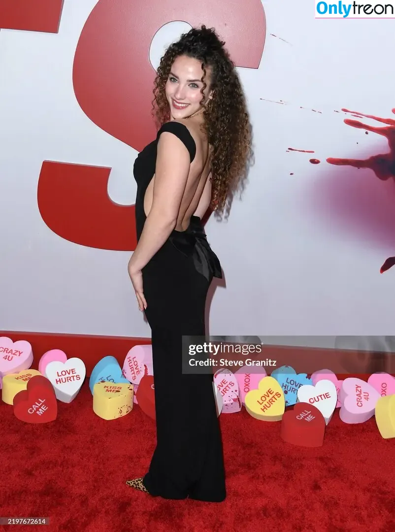 Sofie Dossi nude photo #0514 (sofiedossi)