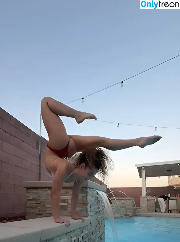 Sofie Dossi nude photo #0535 (sofiedossi)