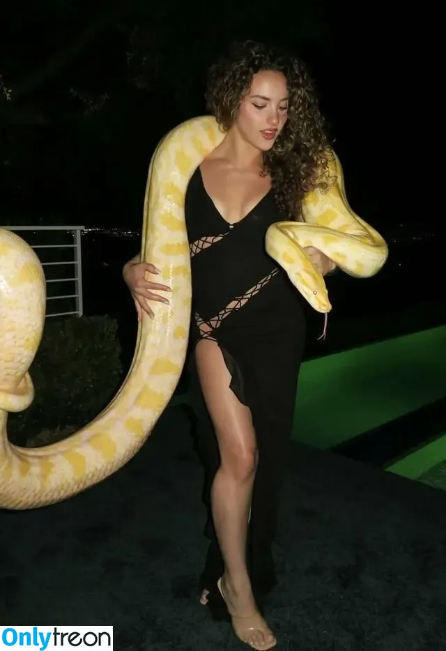 Sofie Dossi nude photo #0538 (sofiedossi)