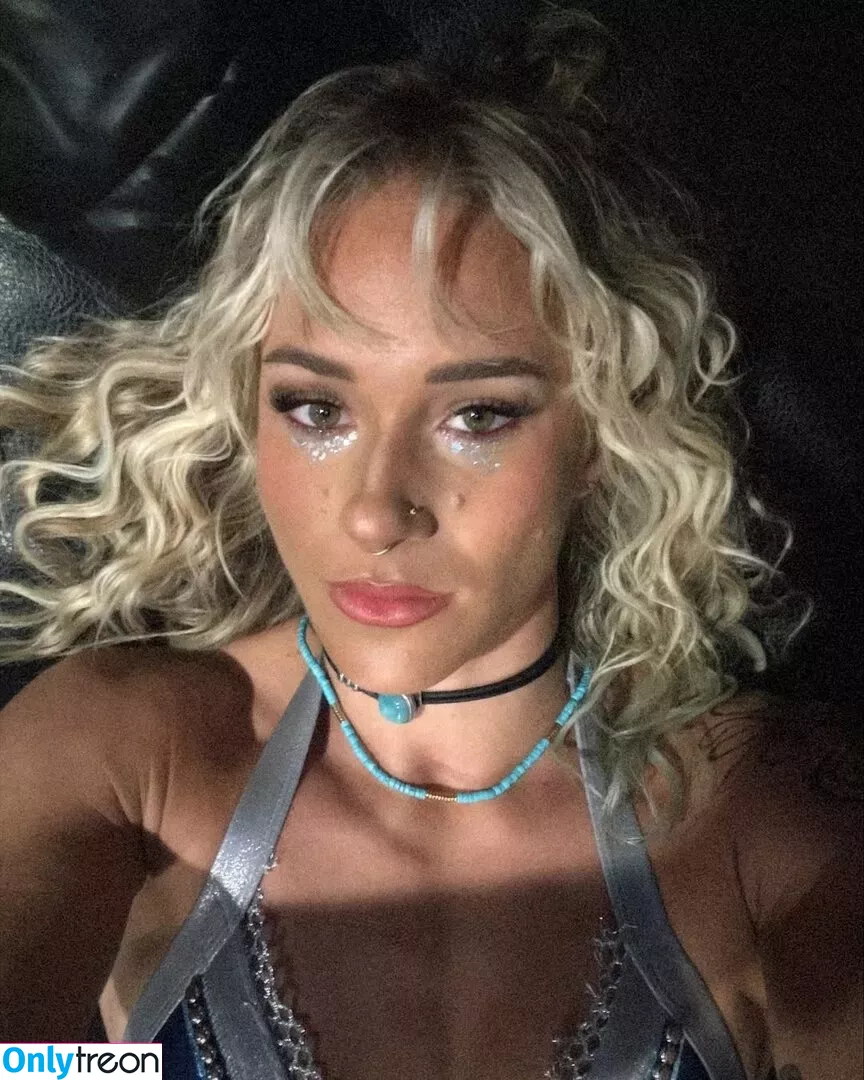 Sol Ruca nude photo #0379 (solrucawwe / solrvca)