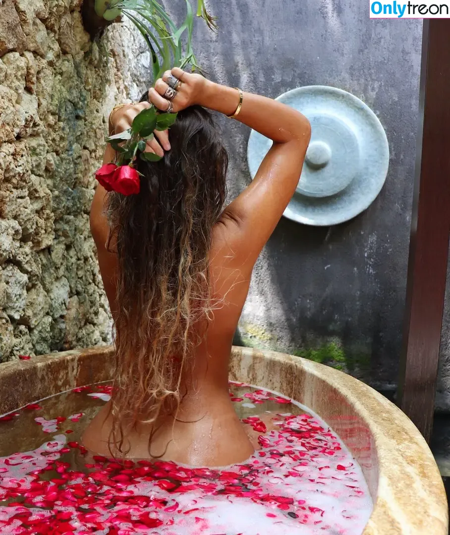 Sommer Ray nude photo #2857 (sommer-ray / sommerray)
