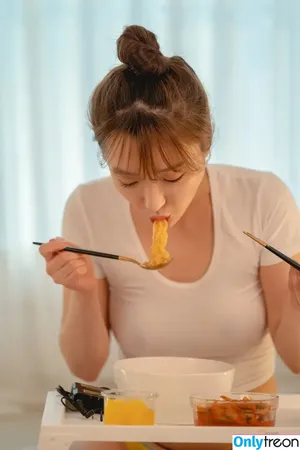 Son Ye Eun / BJ Eunsora 은소라 / Yenny / ye._eun_s2 / yeeny618 / 손예은 nude photo #0385