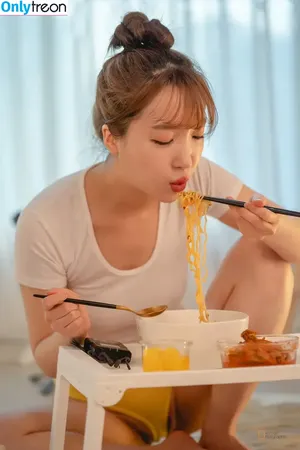 Son Ye Eun / BJ Eunsora 은소라 / Yenny / ye._eun_s2 / yeeny618 / 손예은 nude photo #0389