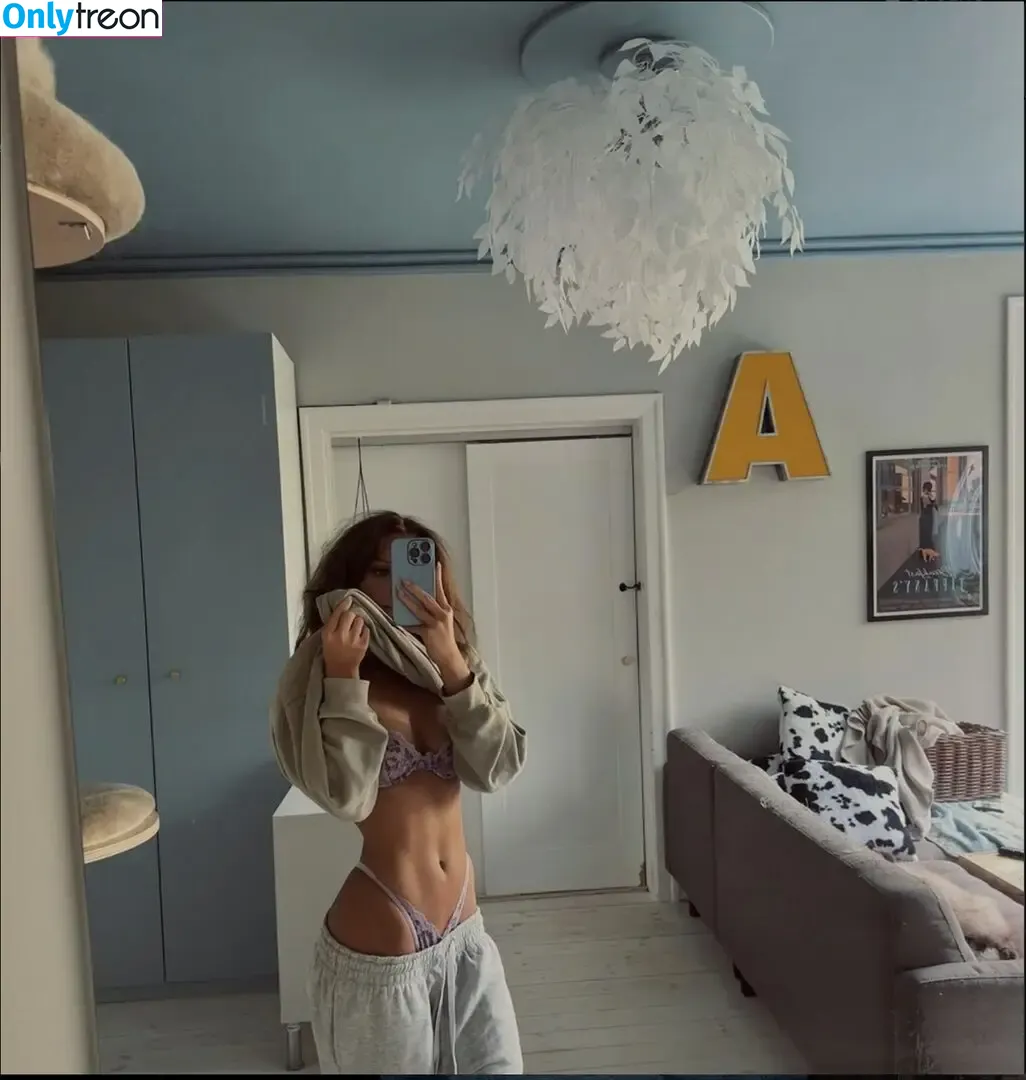 Sophia Henriksen nude photo #0003 (sophiahenriksenn)
