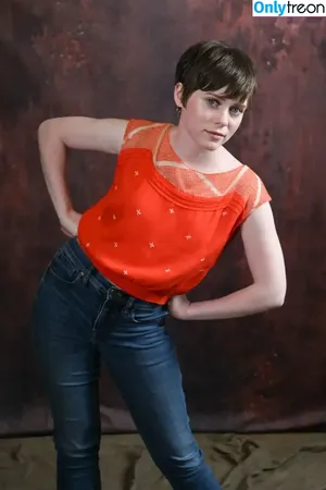 Sophia Lillis / sophialillis nude photo #0101