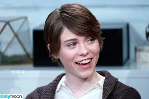 Sophia Lillis / sophialillis nude photo #0115