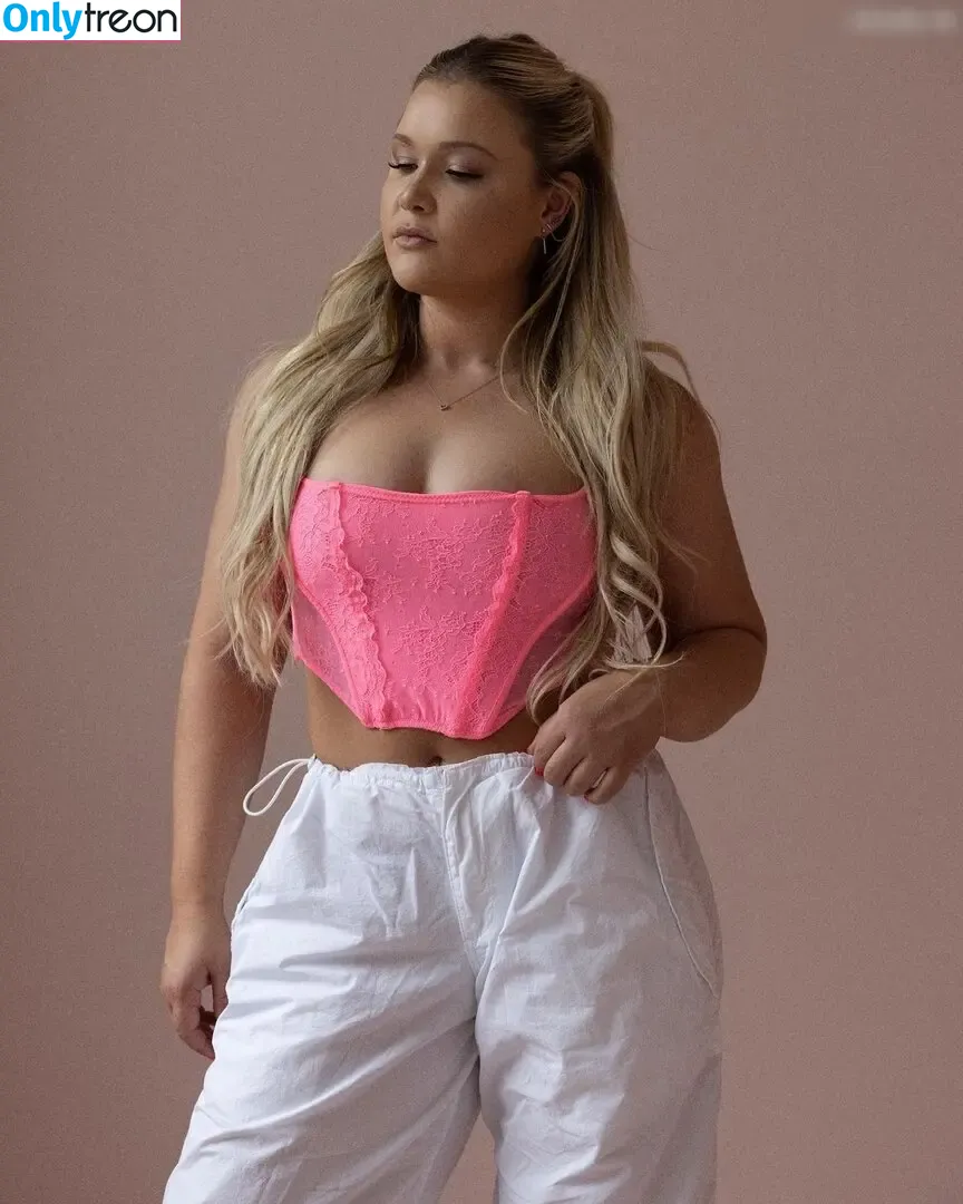 Sophia Thiel nude photo #0022 (sophia.thiel)