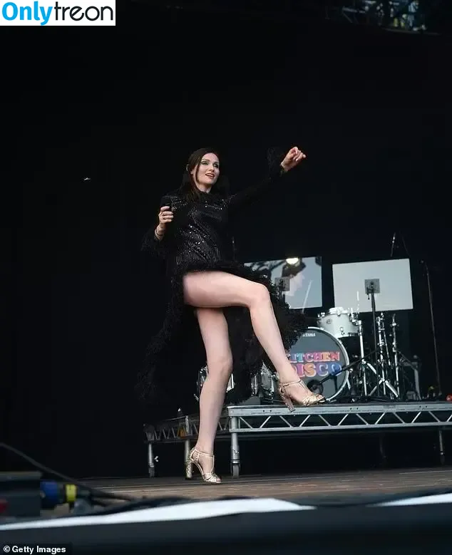 Sophie Ellis-Bextor nude photo #0211 (sophieellisbextor)