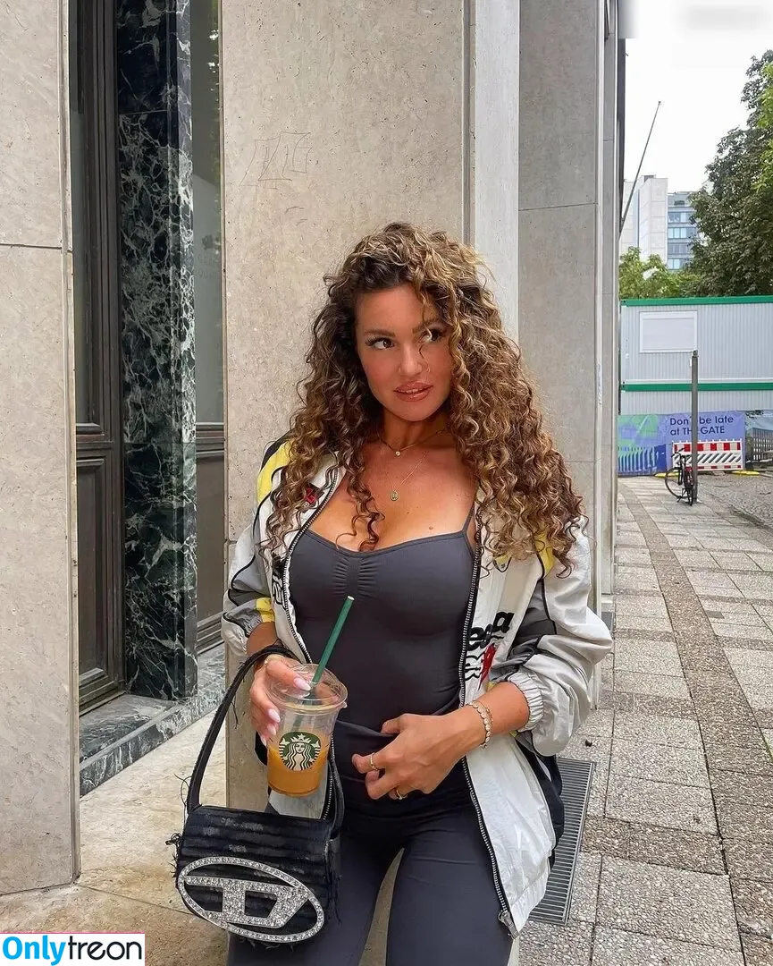 Sophie Imelmann nude photo #0201 (sophieimelmann)
