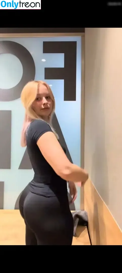 sophie.mzt nude photo #0021 (sophie_mzt / sophieamparita)