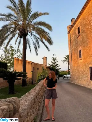 Sophie Nelisse / sophie__nelisse nude photo #0132