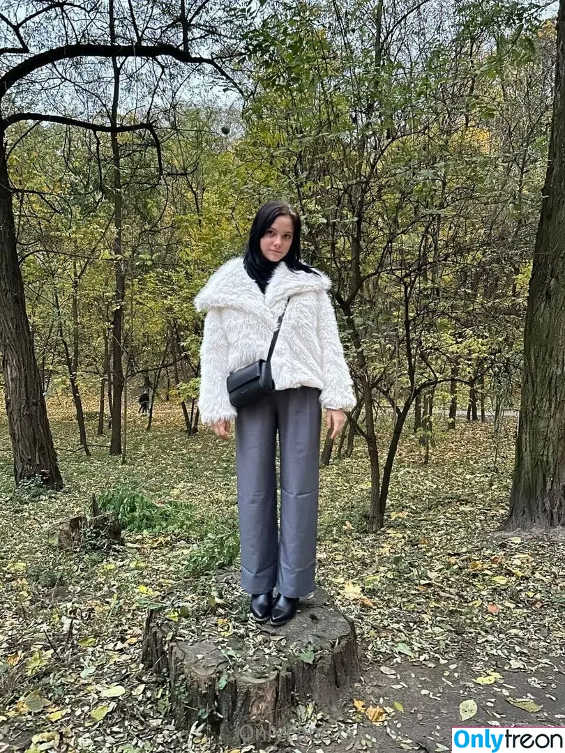 sophie_not_sofia nude photo #0012 (sophie_not_sofia)