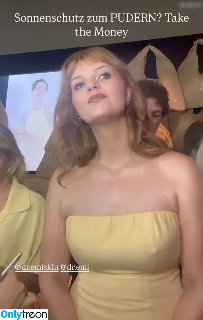 Sophie Passmann nude photo #0116 (Sophiepassmann)