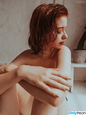 Sophie.srm nude photo #0418