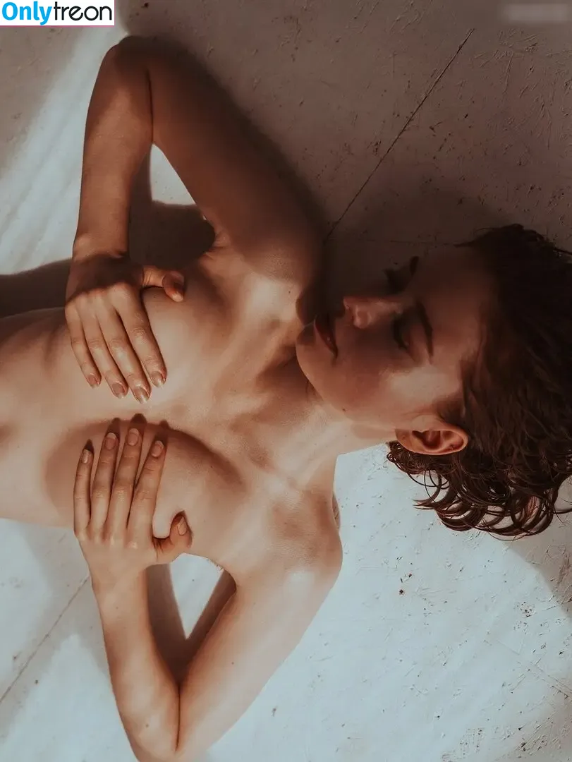 Sophie.srm nude photo #0414 (Sophie.srm)