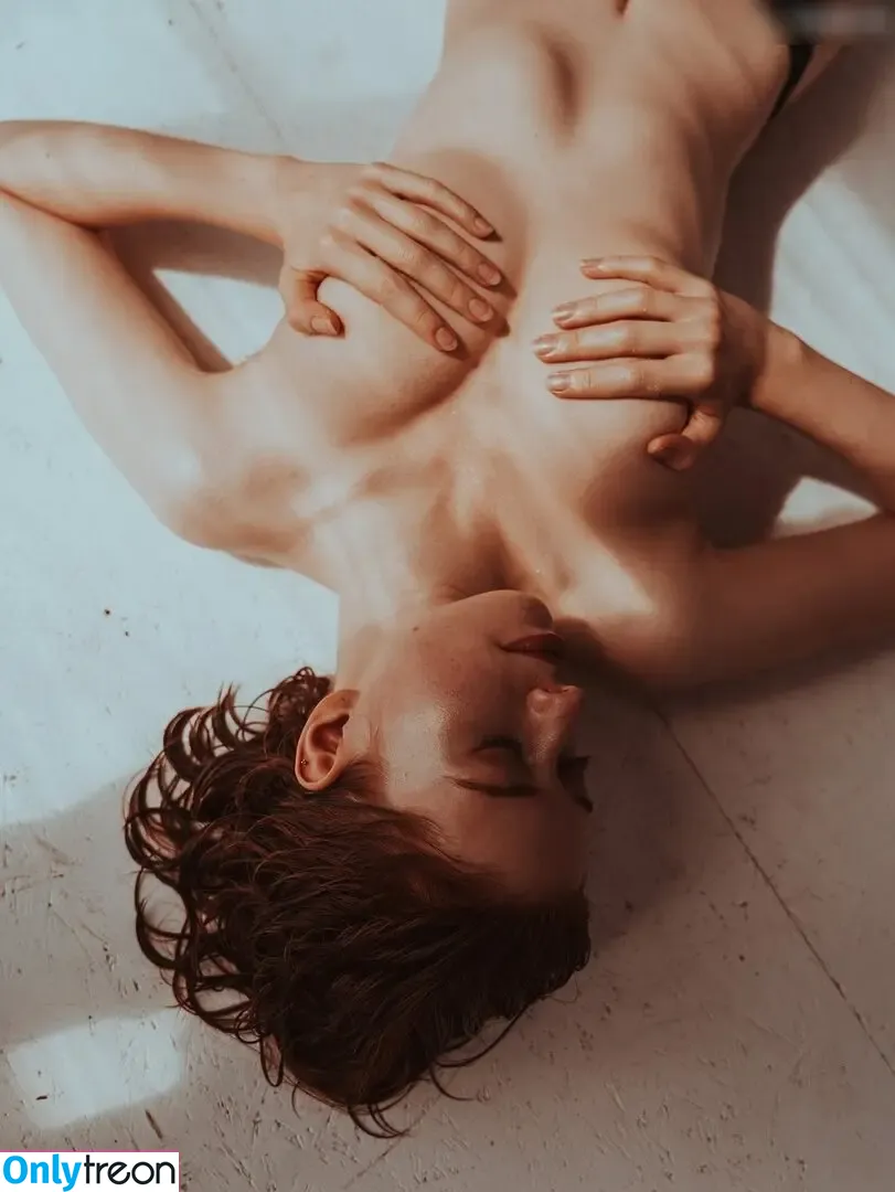 Sophie.srm nude photo #0419 (Sophie.srm)