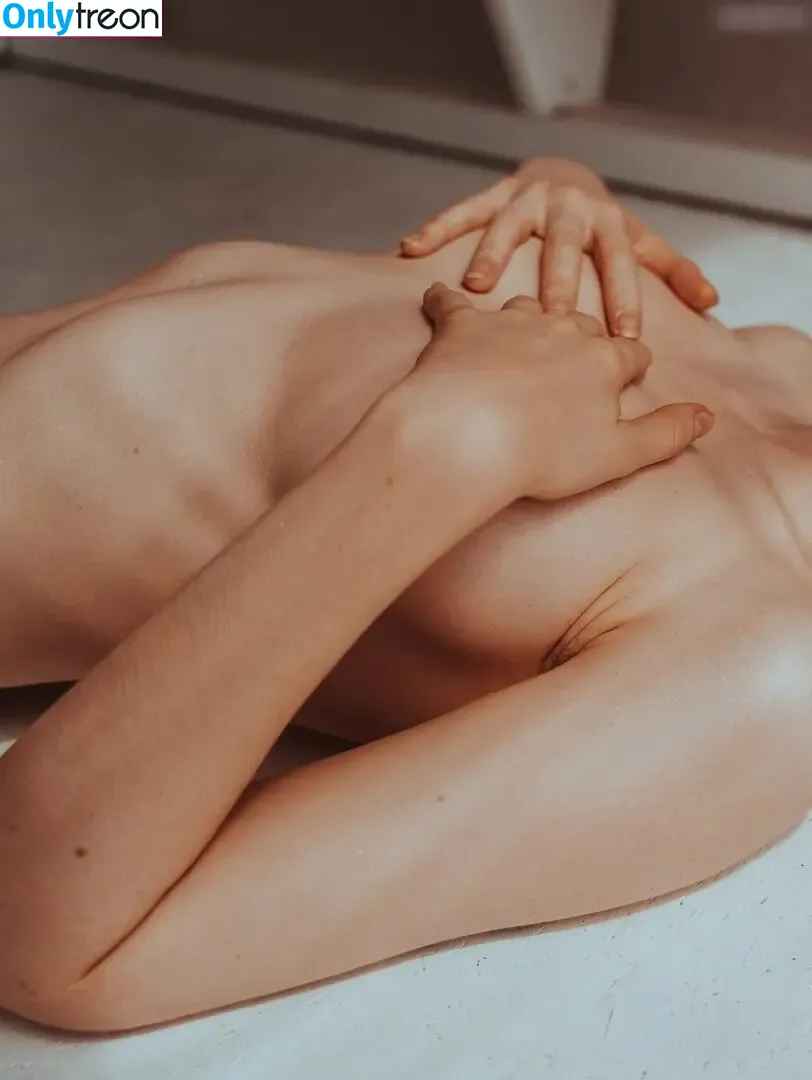 Sophie.srm nude photo #0423 (Sophie.srm)