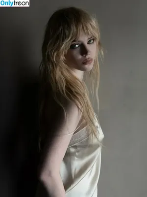 Sophie Thatcher / soapy.t / sophie_thatcher nude photo #0818