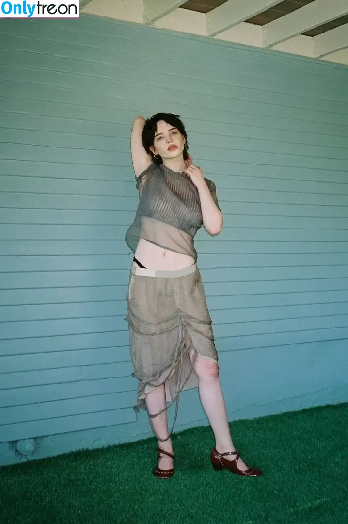 Sophie Thatcher nude photo #0810 (soapy.t / sophie_thatcher)
