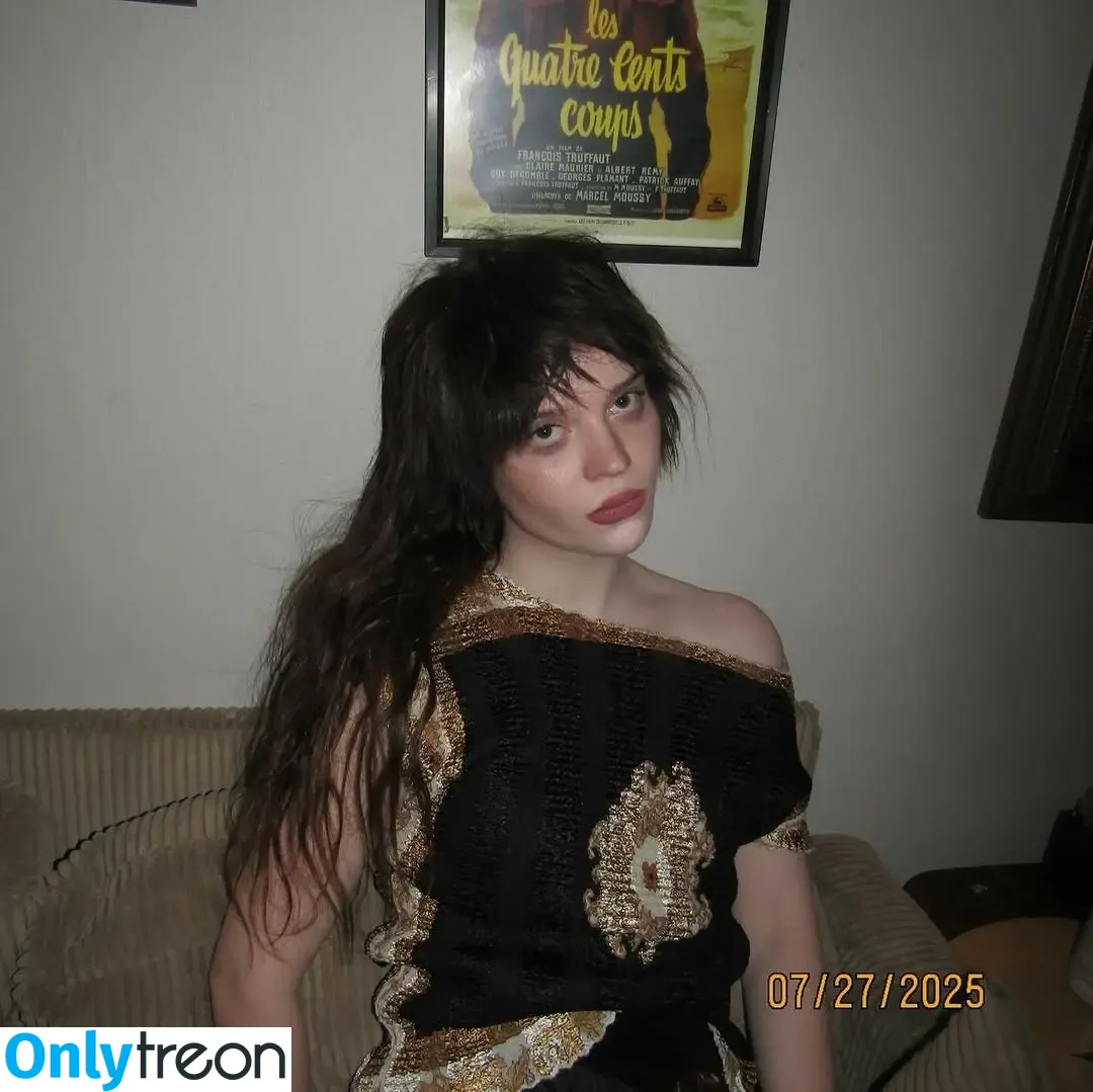 Sophie Thatcher nude photo #0823 (soapy.t / sophie_thatcher)