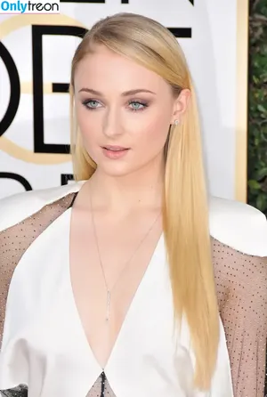 Sophie Turner / sexysophieturner / sophiet nude photo #0004