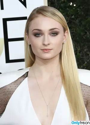 Sophie Turner / sexysophieturner / sophiet nude photo #0007
