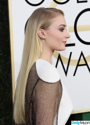 Sophie Turner / sexysophieturner / sophiet nude photo #0012