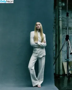 Sophie Turner / sexysophieturner / sophiet nude photo #0022