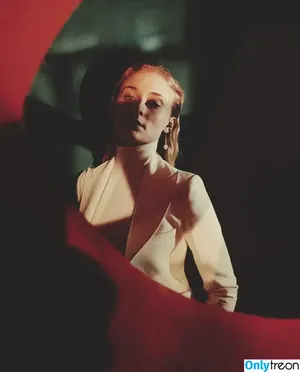 Sophie Turner / sexysophieturner / sophiet nude photo #0029