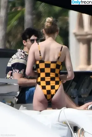 Sophie Turner / sexysophieturner / sophiet nude photo #0048