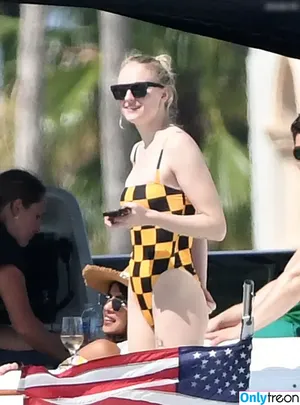 Sophie Turner / sexysophieturner / sophiet nude photo #0058