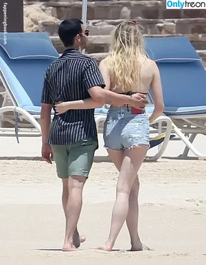 Sophie Turner / sexysophieturner / sophiet nude photo #0063