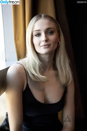 Sophie Turner / sexysophieturner / sophiet nude photo #0122
