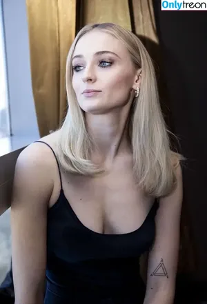 Sophie Turner / sexysophieturner / sophiet nude photo #0123