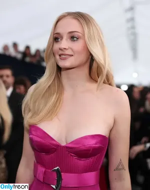 Sophie Turner / sexysophieturner / sophiet nude photo #0129