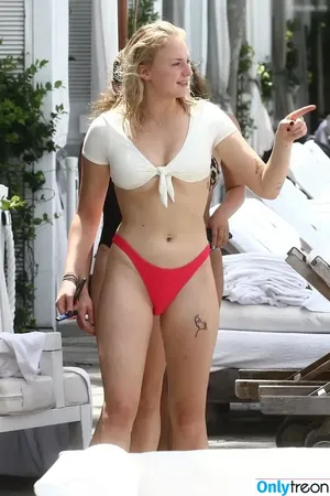 Sophie Turner / sexysophieturner / sophiet nude photo #0142