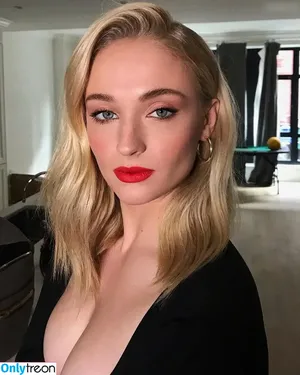 Sophie Turner / sexysophieturner / sophiet nude photo #0175