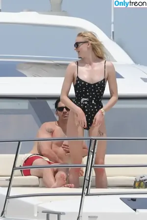 Sophie Turner / sexysophieturner / sophiet nude photo #0182