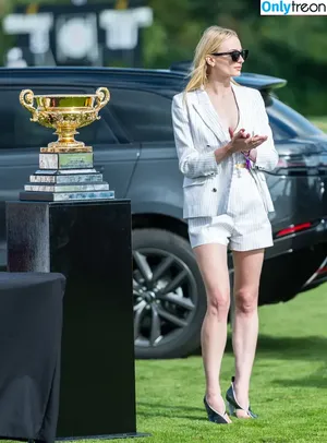 Sophie Turner / sexysophieturner / sophiet nude photo #0237